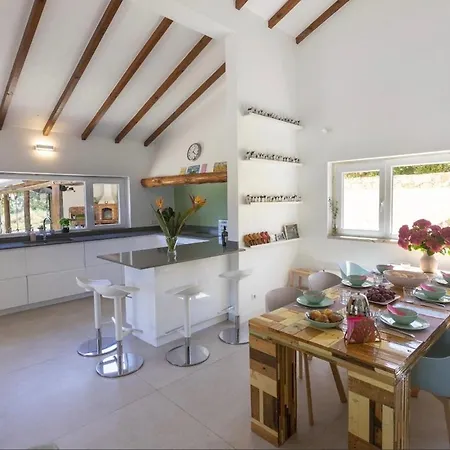 Ferienhaus Private With Pool & Jacuzzi, Bbq & Pizzaoven *