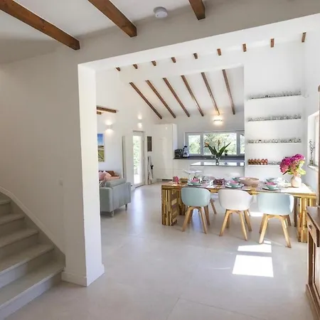 Private With Pool & Jacuzzi, Bbq & Pizzaoven *