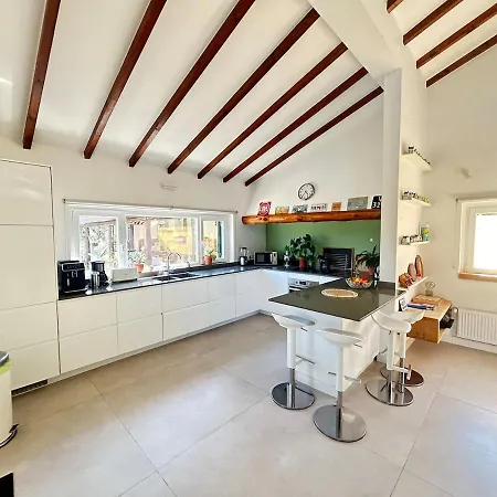 Private With Pool & Jacuzzi, Bbq & Pizzaoven *